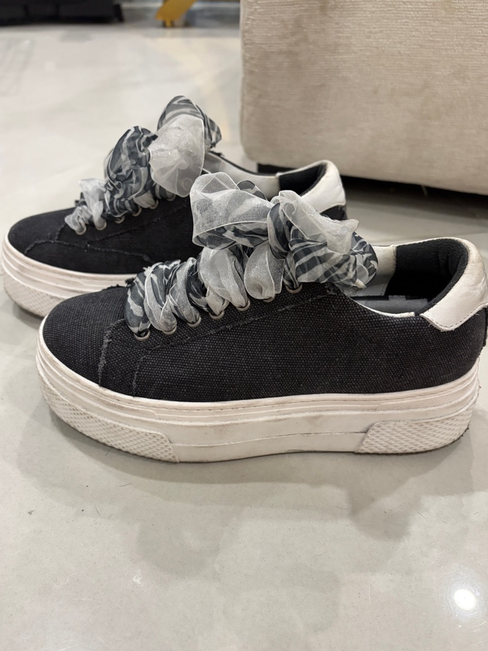 P448 Dark Gray & White Platform Sneakers w/ Sheer Zebra Laces - Picture 4 of 5